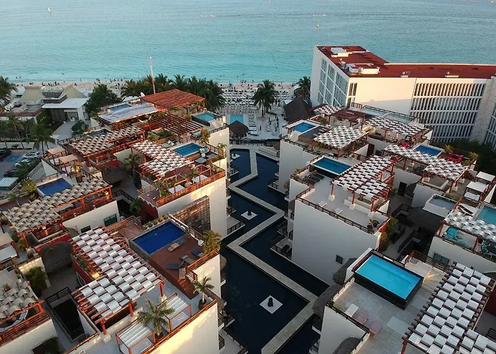 Apartahotel Aldea Thai By Blue Oceanfront 4*