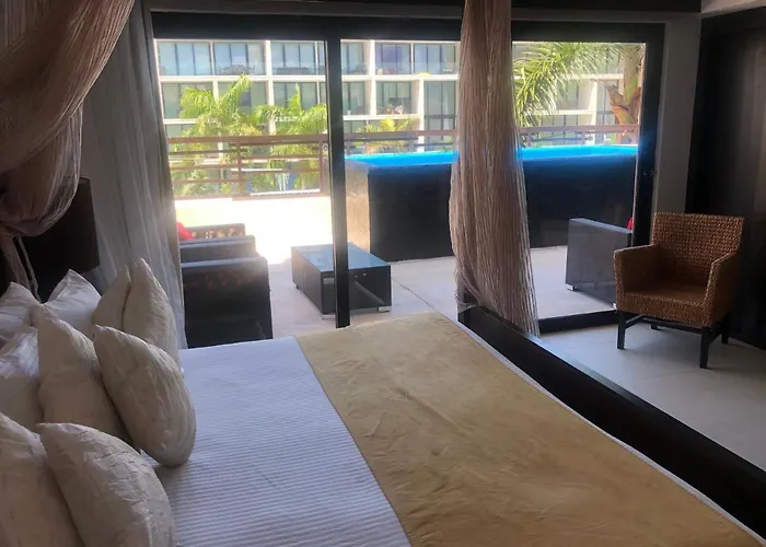 Aldea Thai By Blue Oceanfront Apartahotel 4*